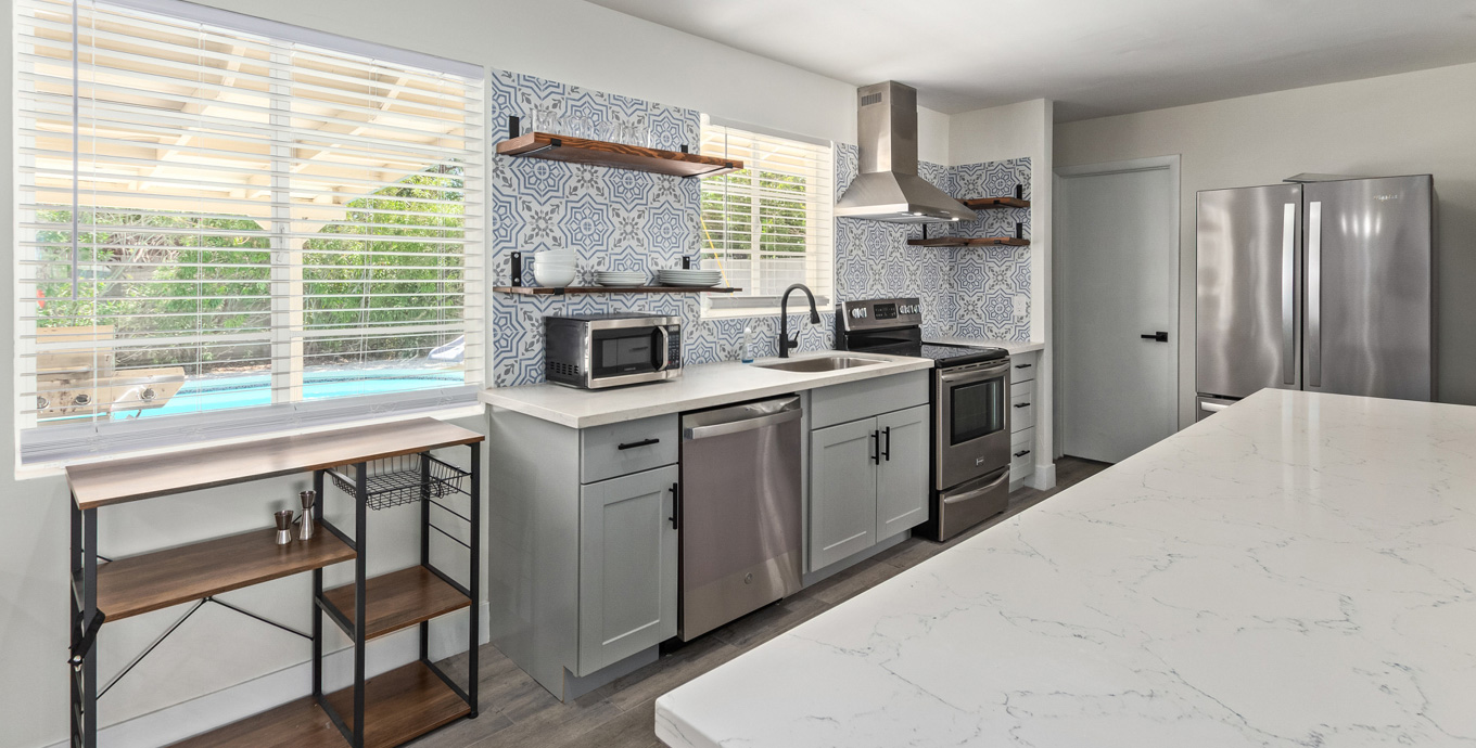 Full size kitchen