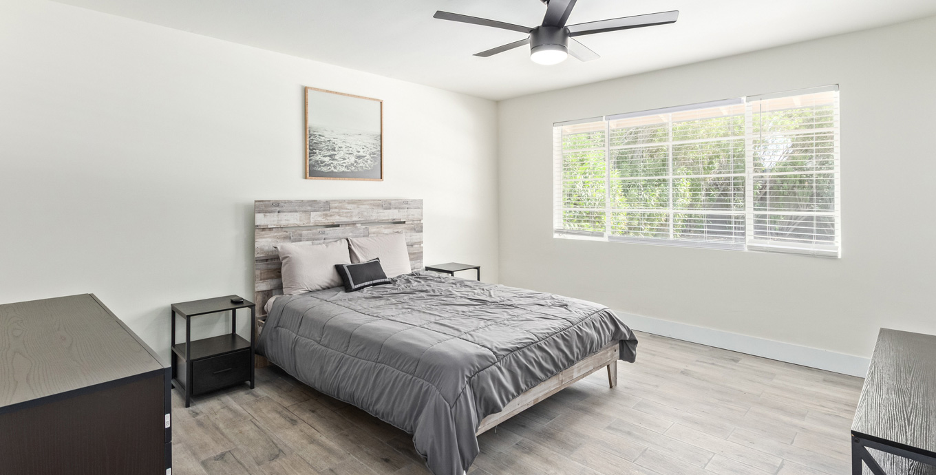 Master bedroom with king size memory foam mattress